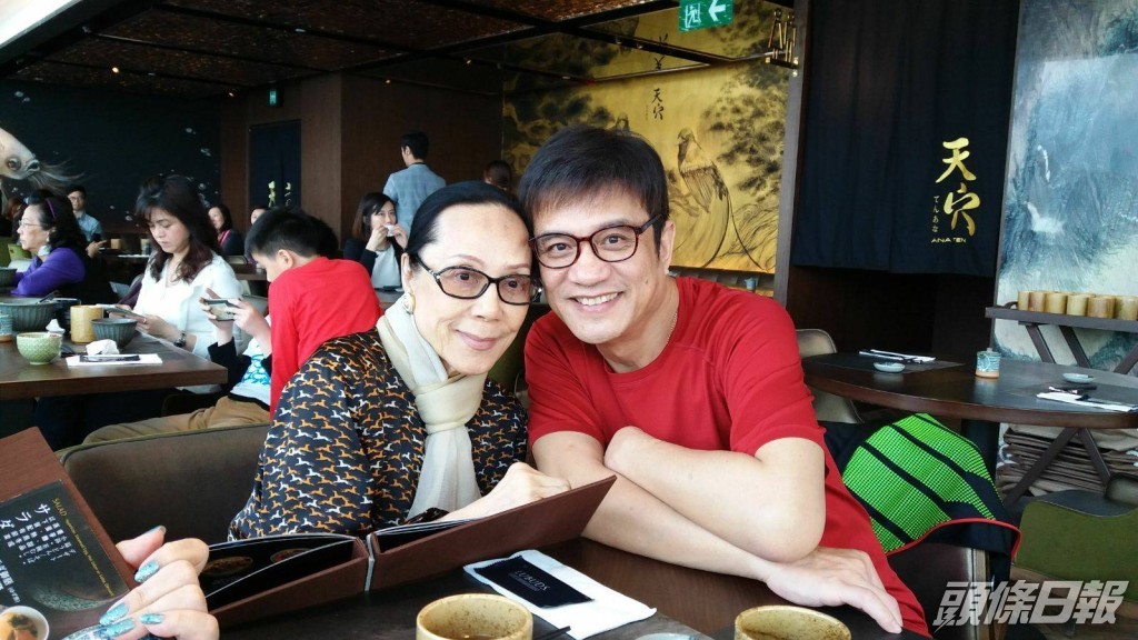 黃栢文上月到泰國探母親嘉玲，沒想到從此永別。​